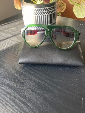 Men's Green Pilot Sunglasses - Stylish Everyday Shades